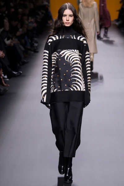 Look 30